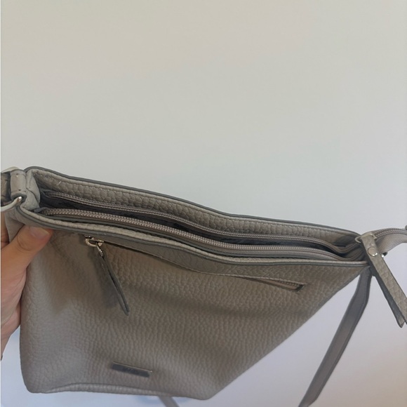 Roots Grey Bucket Crossbody Bag - Picture 4 of 13